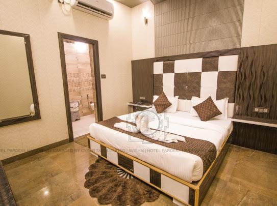 Hotel Pardesi הרידוואר מראה חיצוני תמונה