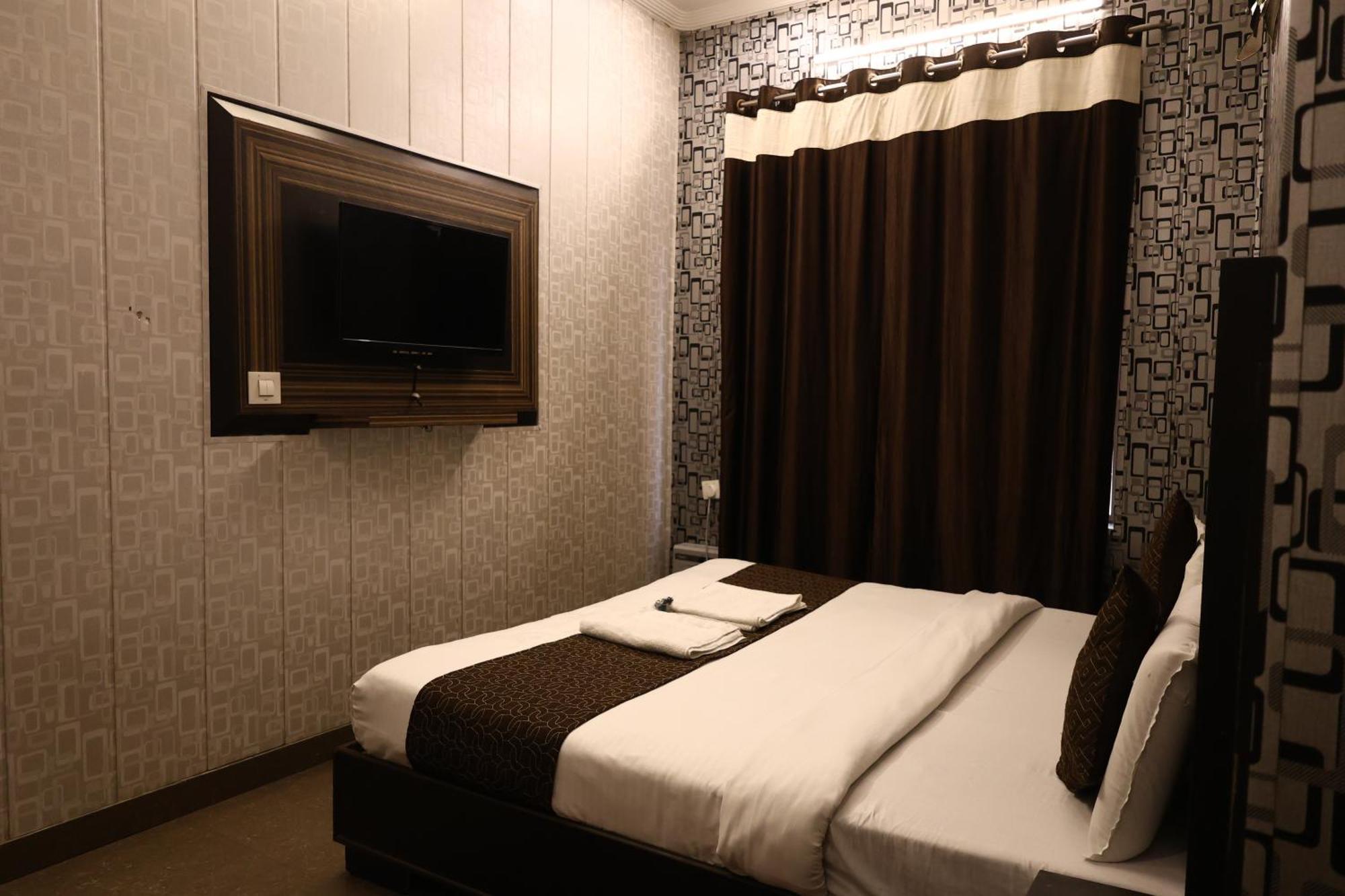 Hotel Pardesi הרידוואר מראה חיצוני תמונה