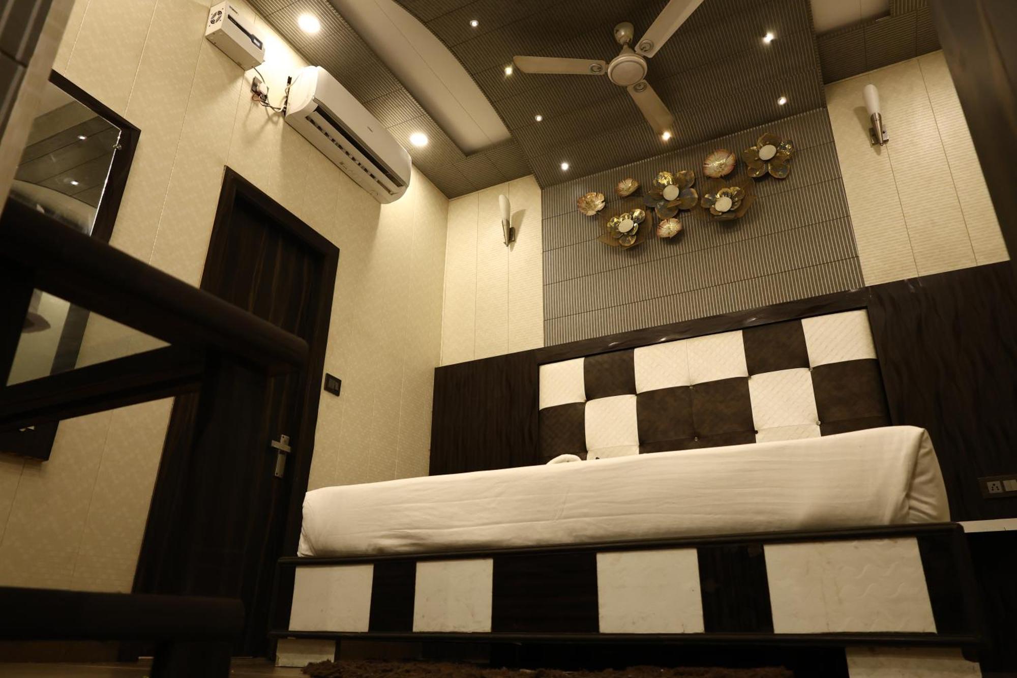 Hotel Pardesi הרידוואר מראה חיצוני תמונה