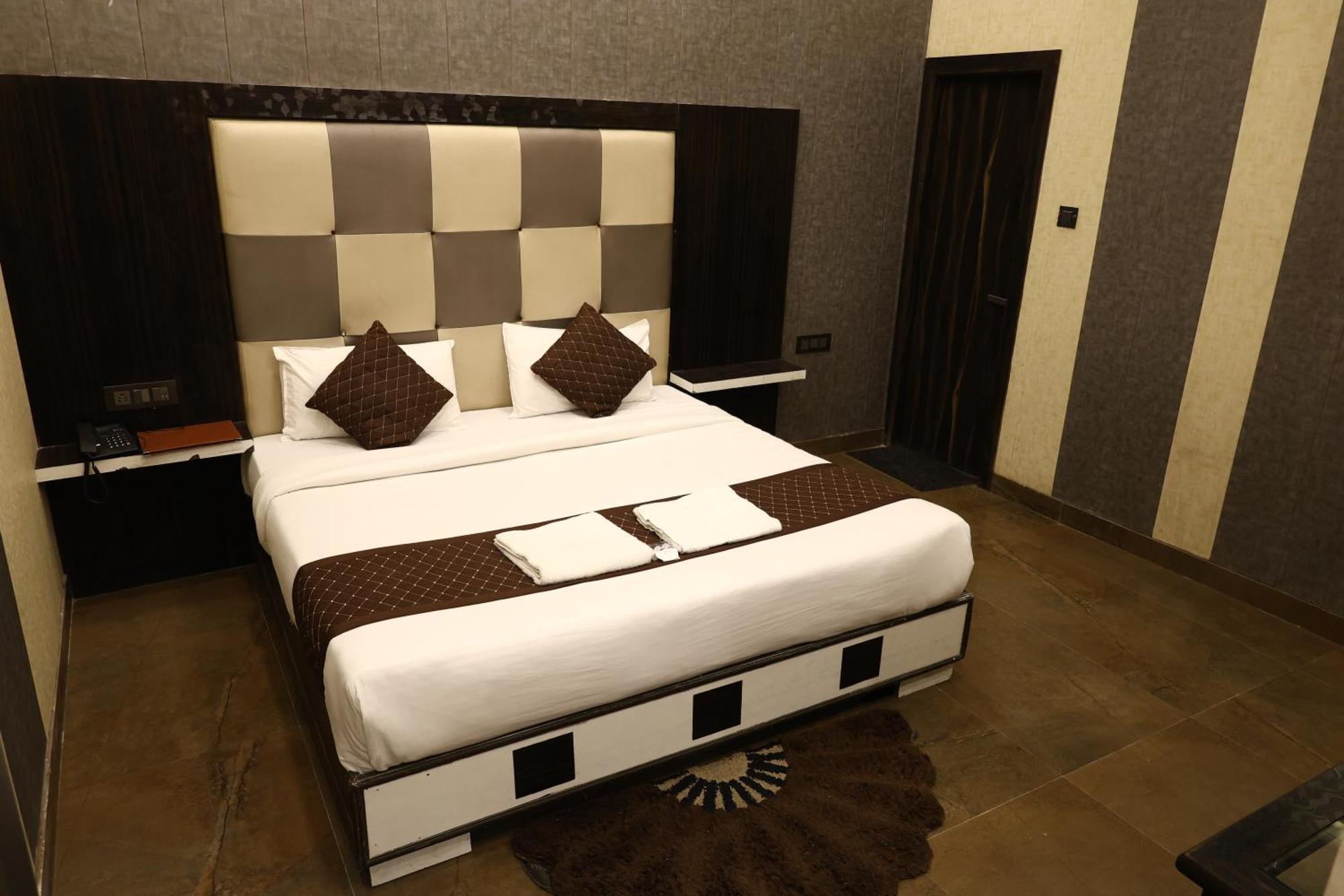 Hotel Pardesi הרידוואר מראה חיצוני תמונה