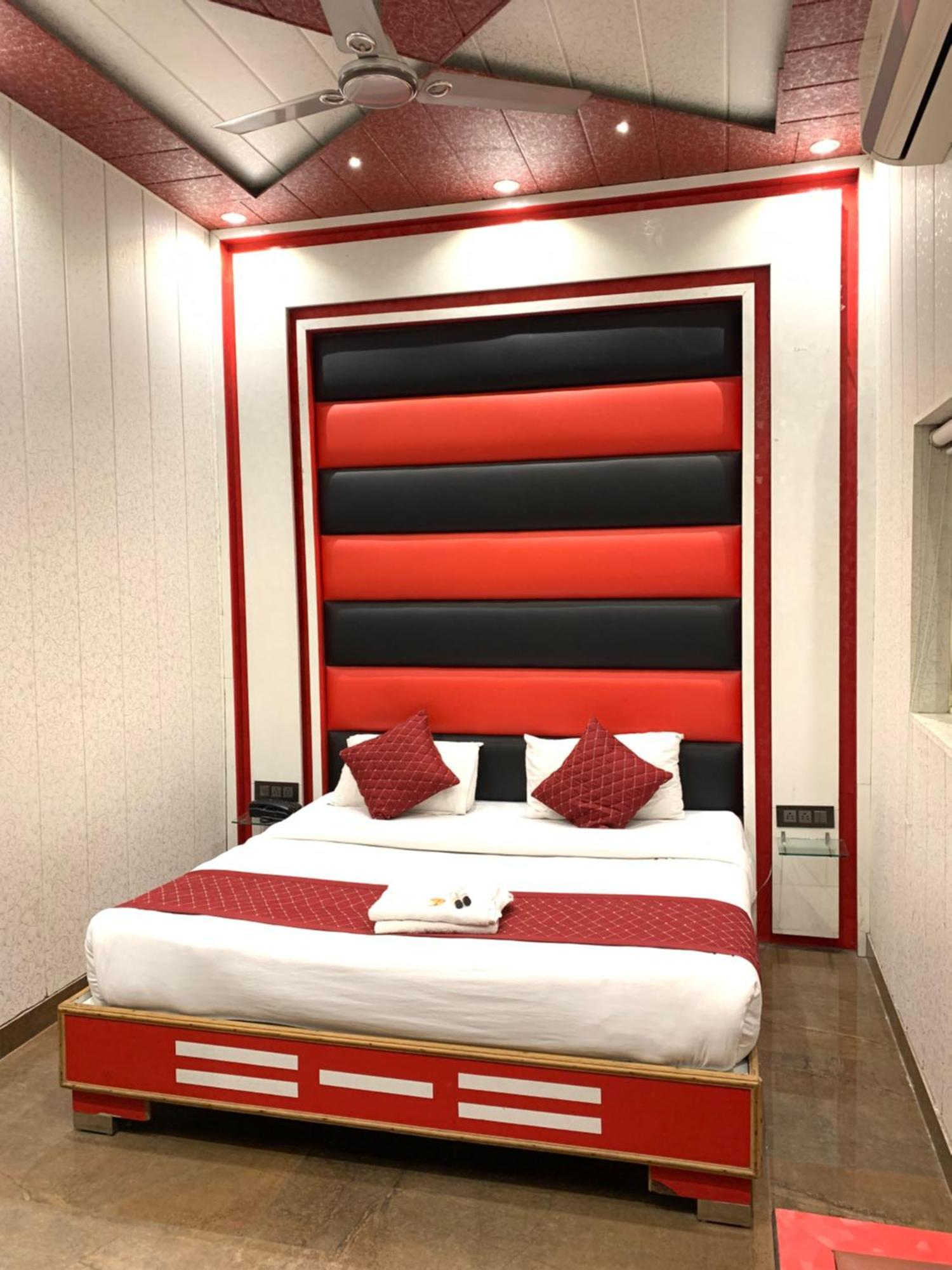 Hotel Pardesi הרידוואר מראה חיצוני תמונה