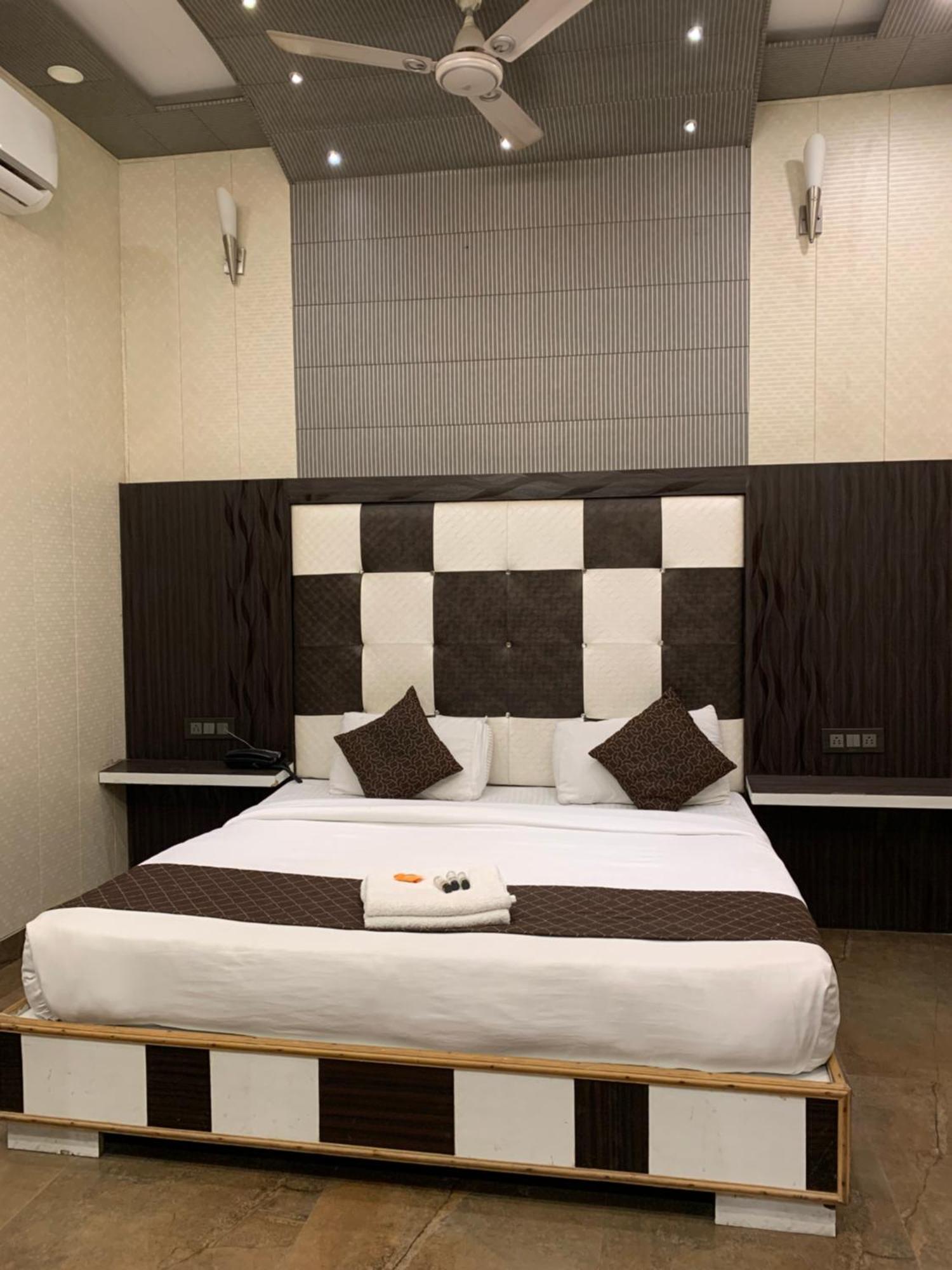 Hotel Pardesi הרידוואר מראה חיצוני תמונה
