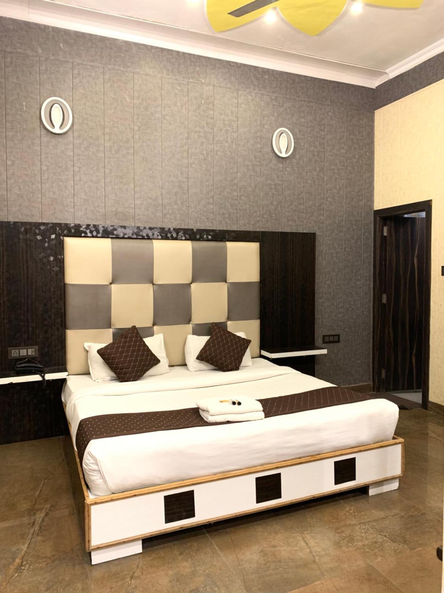 Hotel Pardesi הרידוואר מראה חיצוני תמונה
